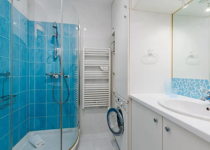 Le Garavan, Superbe Vue Et Vieux Menton