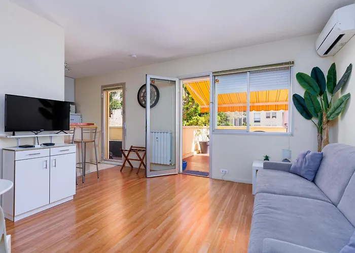 Le Garavan, Superbe Vue Et Vieux マントン